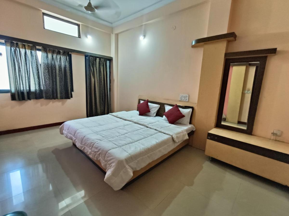 Hotel Chaitanya Maheshwar Esterno foto
