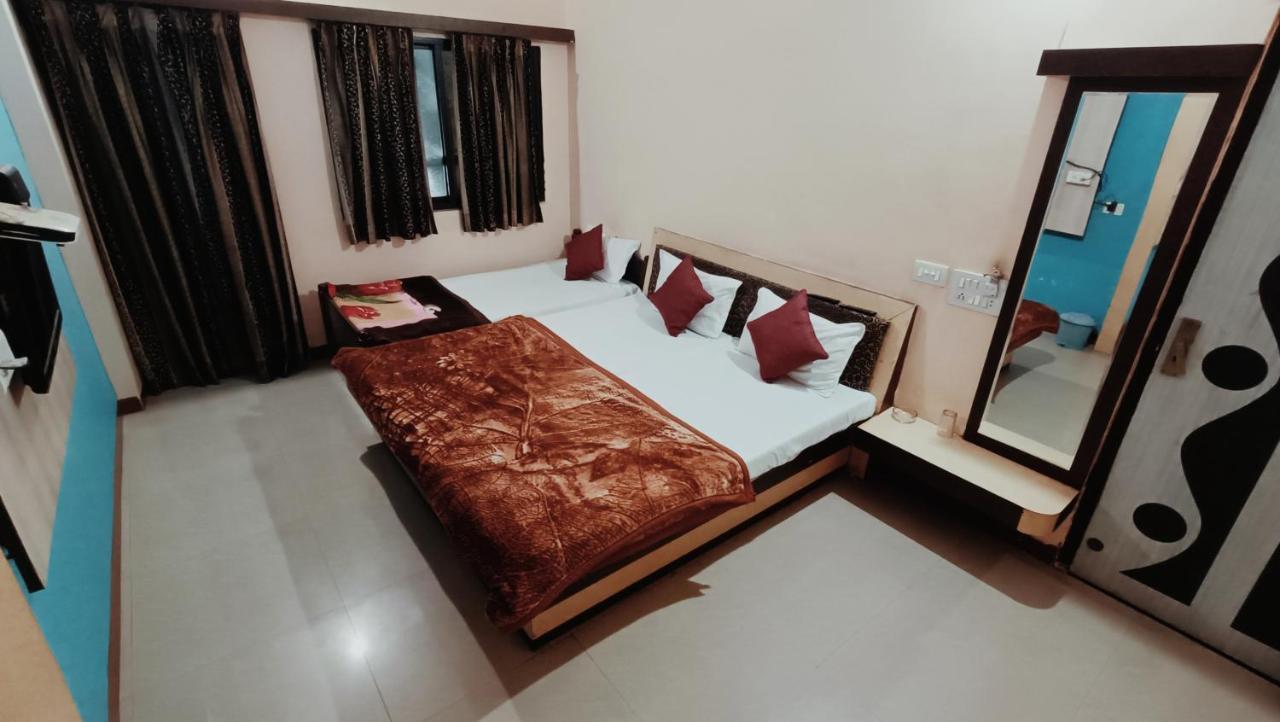 Hotel Chaitanya Maheshwar Esterno foto